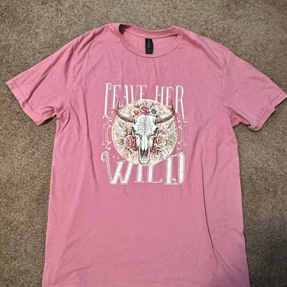 Gildan Pink 'Leave Her Wild' Graphic Tee